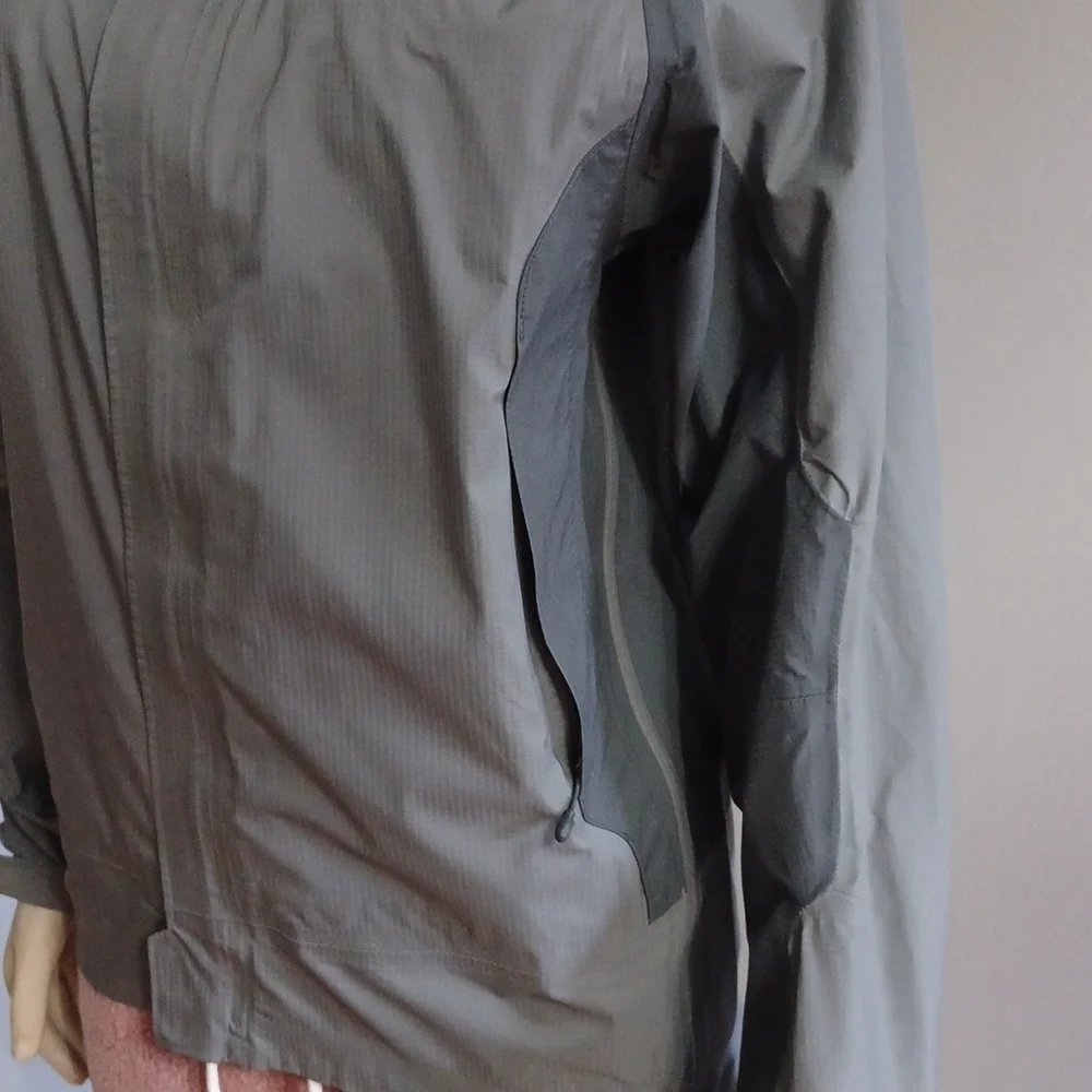Outdoor Research Women's Shell Windbreaker hood zips into collar & side zip - Picture 4 of 15